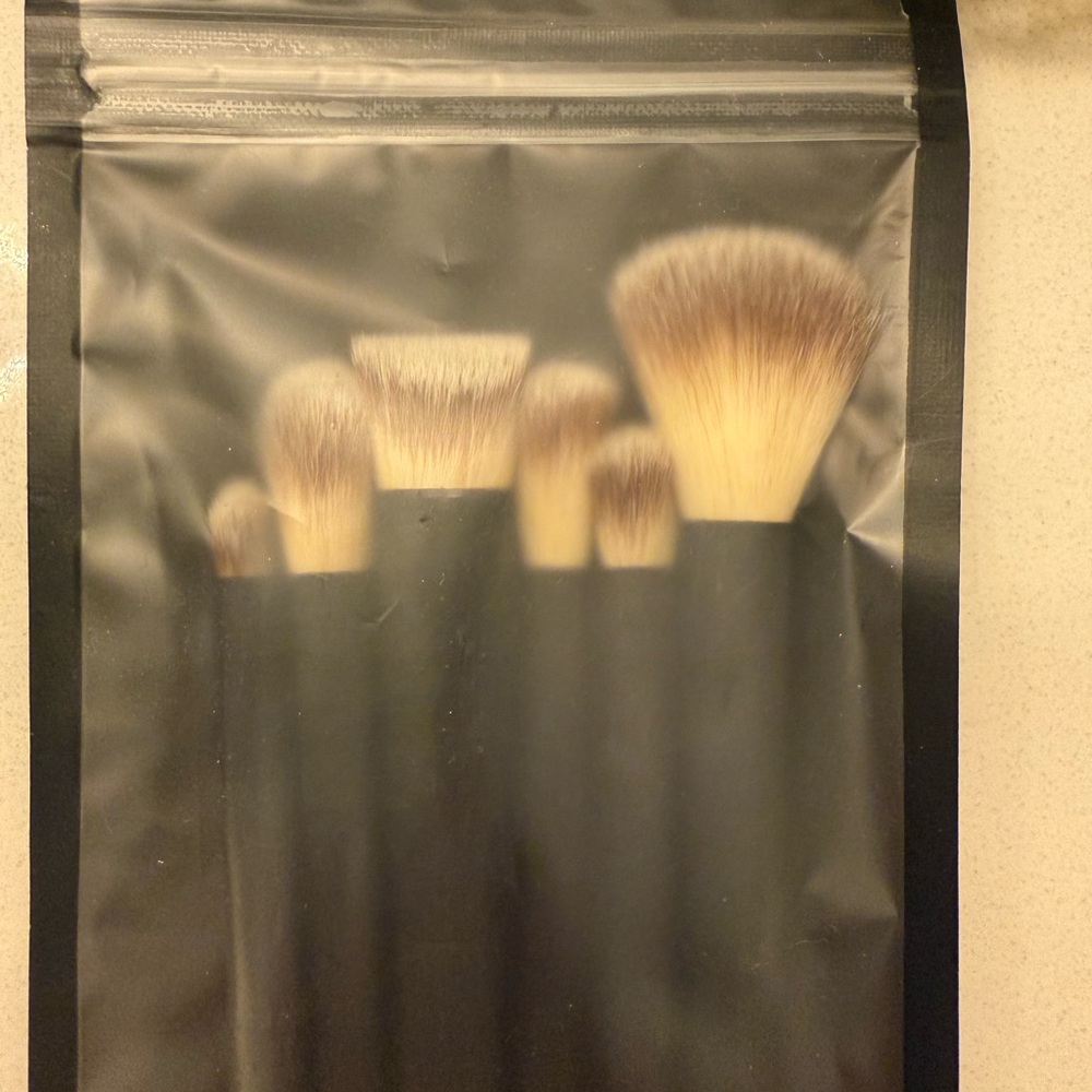 New - Lithe Black Makeup Brush Set - Picture 3 of 3